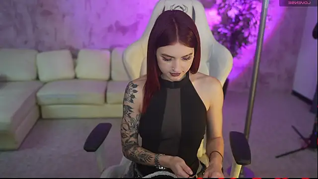 Magnetic Mia  online show from December 3, 2025, 3:47 am