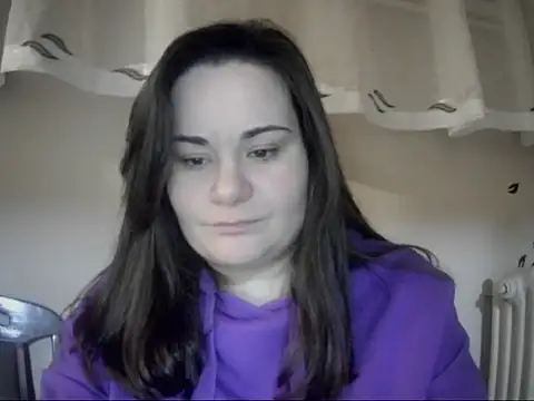 AalinnaK online show from February 10, 2026, 7:29 pm