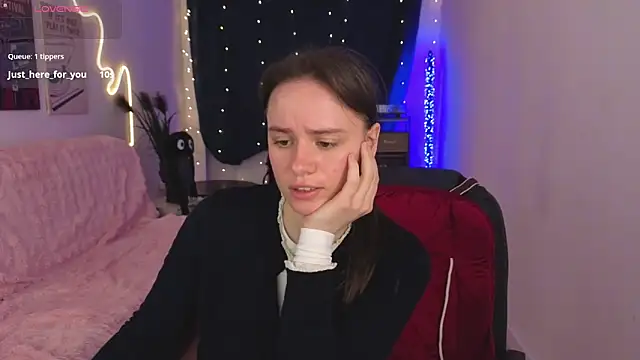 Emillias online show from February 11, 2026, 2:11 pm