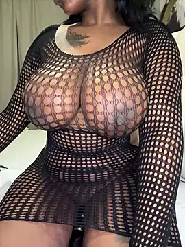 Snapshot of BeautyAuroa chatting on June 12, 2026, 5:56 pm BeautyAuroa online show from June 12, 2026, 5:56 pm