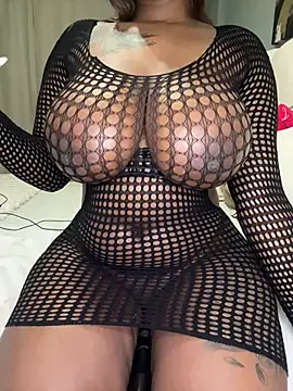 Snapshot of BeautyAuroa chatting on June 19, 2026, 5:17 pm BeautyAuroa online show from June 19, 2026, 5:17 pm