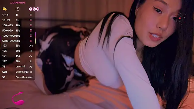 kimmy chi  online show from October 13, 2025, 6:19 pm