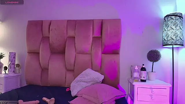 SweetBonniie online show from September 19, 2025, 11:22 am