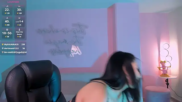 MaddisonLowe online show from March 7, 2025, 9:51 am