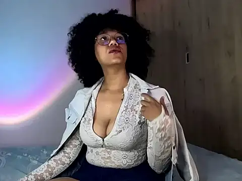 Snapshot of Ale_xandra chatting on April 3, 2026, 12:19 am Ale xandra online show from April 3, 2026, 12:19 am