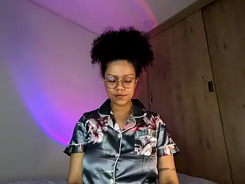 Snapshot of Ale_xandra chatting on April 25, 2026, 1:19 am Ale xandra online show from April 25, 2026, 1:19 am