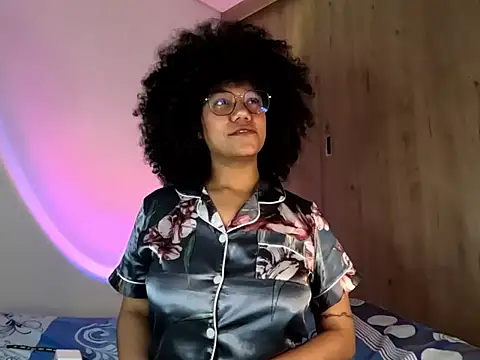 Snapshot of Ale_xandra chatting on May 11, 2026, 12:27 am Ale xandra online show from May 11, 2026, 12:27 am