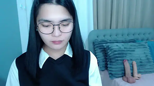 zhaviahale21 online show from October 24, 2025, 11:28 am