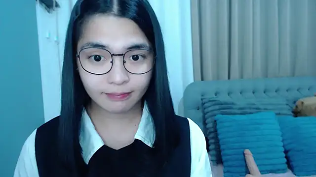 zhaviahale21 online show from October 30, 2025, 9:00 am