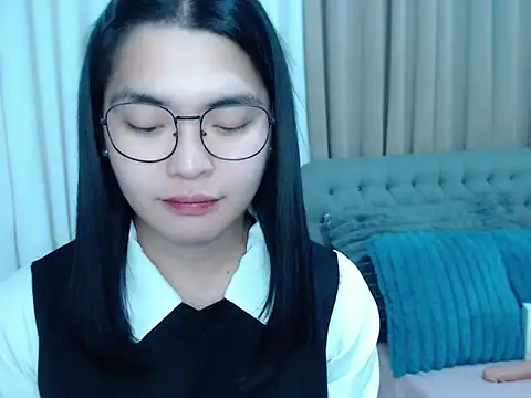 zhaviahale21 online show from November 5, 2025, 10:37 am