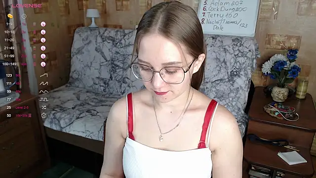 Snapshot of Miatiny chatting on December 7, 2024, 10:45 am Miatiny online show from December 7, 2024, 10:45 am