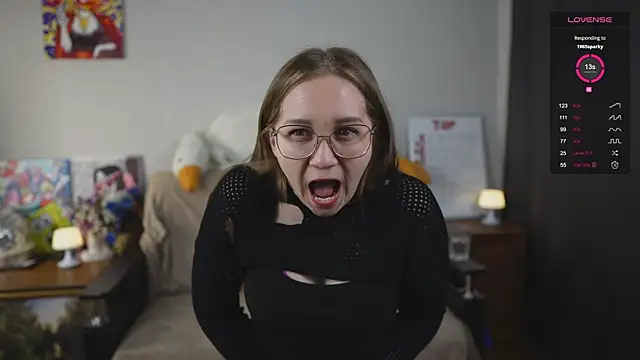 Snapshot of Miatiny chatting on October 11, 2025, 4:22 am Miatiny online show from October 11, 2025, 4:22 am