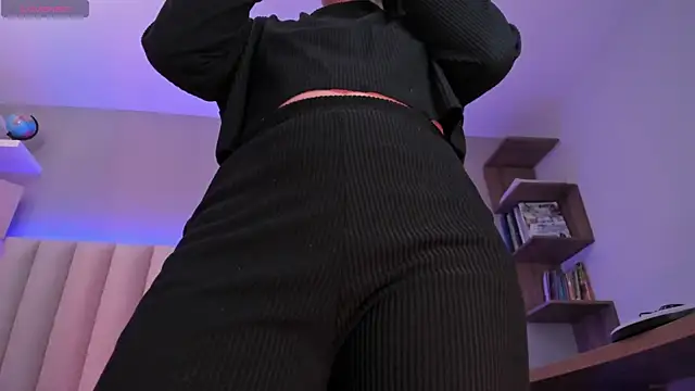 Megan mooree  online show from February 22, 2025, 12:08 pm