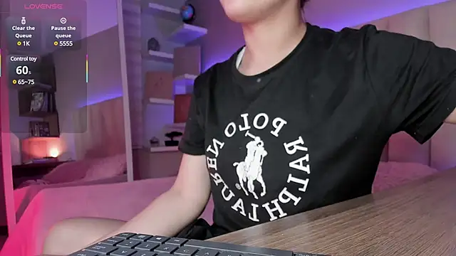 Megan mooree  online show from March 17, 2025, 12:04 pm