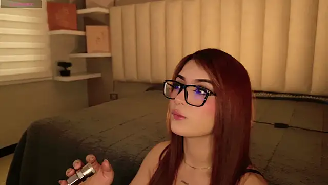 Megan mooree  online show from September 27, 2025, 1:05 pm