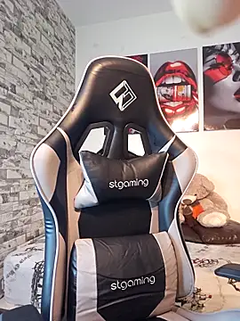 Antonella2 m online show from March 17, 2026, 1:03 pm