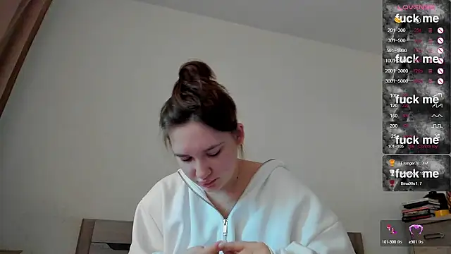 Snapshot of Holly_Molii chatting on February 18, 2025, 8:16 am Holly Molii online show from February 18, 2025, 8:16 am