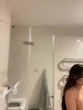 Snapshot of Holly_Molii chatting on March 9, 2025, 6:17 am Holly Molii online show from March 9, 2025, 6:17 am