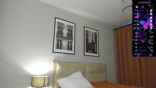 Snapshot of Holly_Molii chatting on September 29, 2025, 1:22 am Holly Molii online show from September 29, 2025, 1:22 am