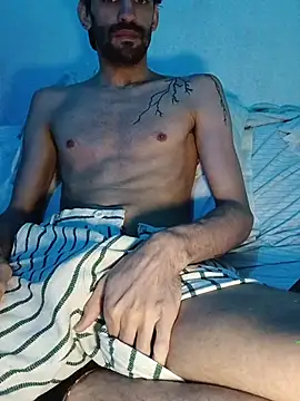 Snapshot of johngil0995 chatting on December 4, 2025, 12:36 pm johngil0995 online show from December 4, 2025, 12:36 pm