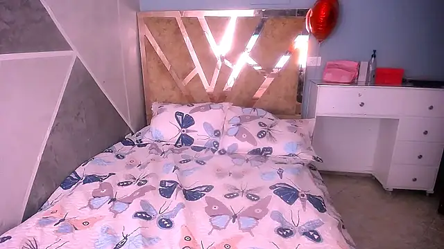 Snapshot of hannamour chatting on October 9, 2025, 10:19 pm hannamour online show from October 9, 2025, 10:19 pm