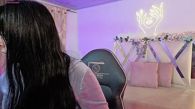 hina tay online show from April 22, 2026, 3:20 am
