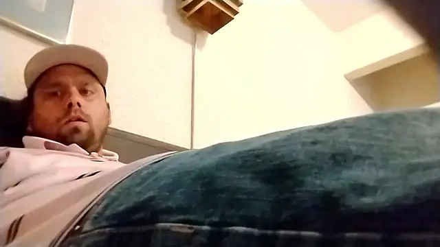 ShakeyJ87 online show from September 14, 2025, 2:54 am