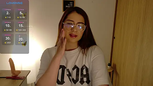 Snapshot of Rachel_t_ chatting on October 1, 2025, 10:27 pm Rachel t online show from October 1, 2025, 10:27 pm