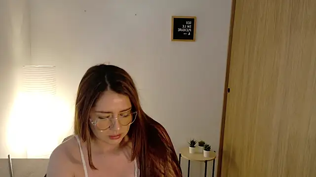 Snapshot of Rachel_t_ chatting on October 15, 2025, 9:15 pm Rachel t online show from October 15, 2025, 9:15 pm