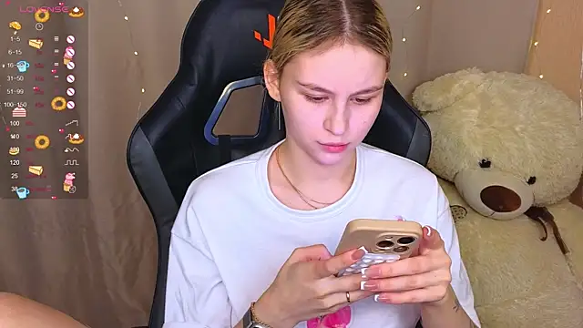 Snapshot of doll_barbieee chatting on September 24, 2025, 6:44 pm doll barbieee online show from September 24, 2025, 6:44 pm