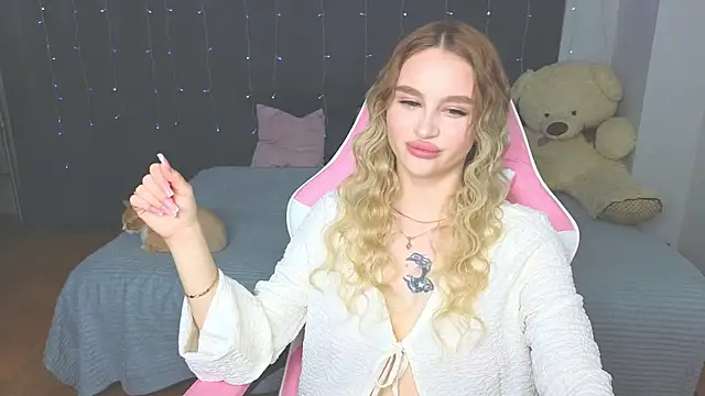 Snapshot of doll_barbieee chatting on May 11, 2026, 3:40 pm doll barbieee online show from May 11, 2026, 3:40 pm