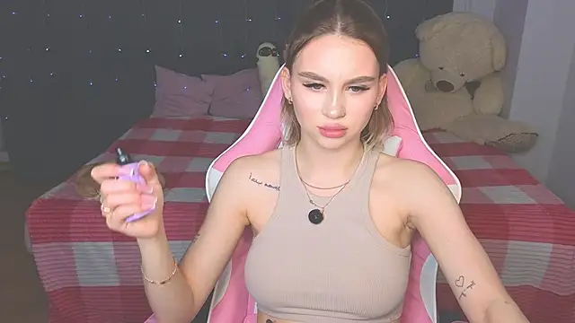 Snapshot of doll_barbieee chatting on May 17, 2026, 7:32 pm doll barbieee online show from May 17, 2026, 7:32 pm