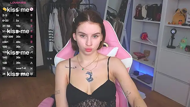 Snapshot of doll_barbieee chatting on July 12, 2026, 10:34 pm doll barbieee online show from July 12, 2026, 10:34 pm