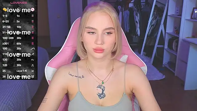 Snapshot of doll_barbieee chatting on August 3, 2026, 2:00 pm doll barbieee online show from August 3, 2026, 2:00 pm