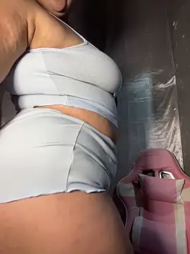 alexxaa96 online show from December 3, 2025, 3:25 am