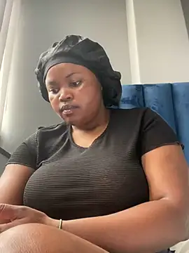 Snapshot of Curveysinaa chatting on February 7, 2025, 6:03 am Curveysinaa online show from February 7, 2025, 6:03 am