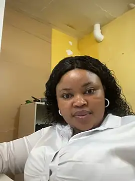 Snapshot of Curveysinaa chatting on February 10, 2025, 7:26 am Curveysinaa online show from February 10, 2025, 7:26 am