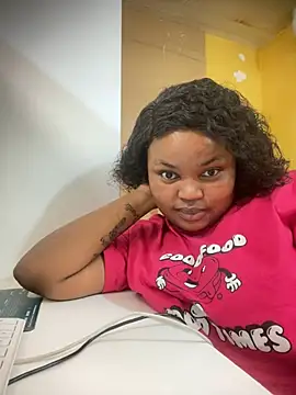 Snapshot of Curveysinaa chatting on February 21, 2025, 11:22 am Curveysinaa online show from February 21, 2025, 11:22 am