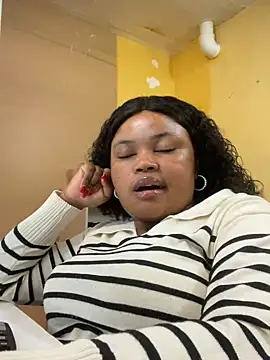 Snapshot of Curveysinaa chatting on March 5, 2025, 8:10 am Curveysinaa online show from March 5, 2025, 8:10 am