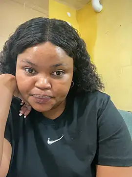 Snapshot of Curveysinaa chatting on March 6, 2025, 11:58 am Curveysinaa online show from March 6, 2025, 11:58 am