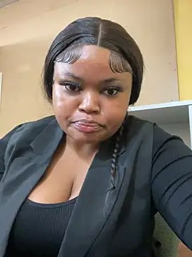 Snapshot of Curveysinaa chatting on March 17, 2025, 8:40 am Curveysinaa online show from March 17, 2025, 8:40 am