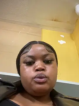 Snapshot of Curveysinaa chatting on March 18, 2025, 11:30 am Curveysinaa online show from March 18, 2025, 11:30 am