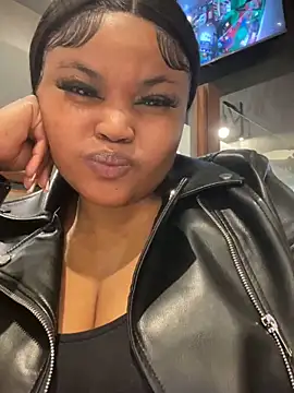 Snapshot of Curveysinaa chatting on March 18, 2025, 5:53 pm Curveysinaa online show from March 18, 2025, 5:53 pm