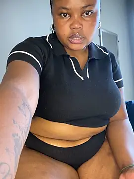 Snapshot of Curveysinaa chatting on September 17, 2025, 10:28 am Curveysinaa online show from September 17, 2025, 10:28 am