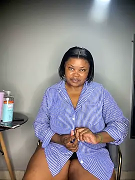 Snapshot of Curveysinaa chatting on October 17, 2025, 5:48 pm Curveysinaa online show from October 17, 2025, 5:48 pm