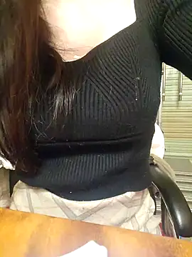 Snapshot of Claire_xixi1 chatting on December 13, 2024, 2:27 pm Claire xixi1 online show from December 13, 2024, 2:27 pm