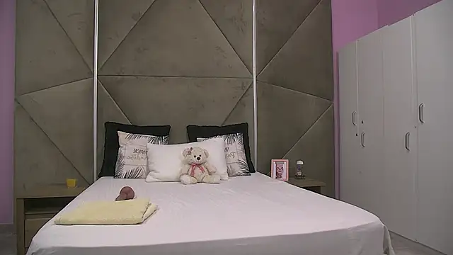 Snapshot of ElyzaIbarra chatting on September 17, 2025, 5:20 am ElyzaIbarra online show from September 17, 2025, 5:20 am