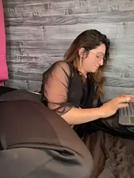 Snapshot of kamel-ayesha chatting on January 7, 2025, 6:45 pm kamel-ayesha online show from January 7, 2025, 6:45 pm