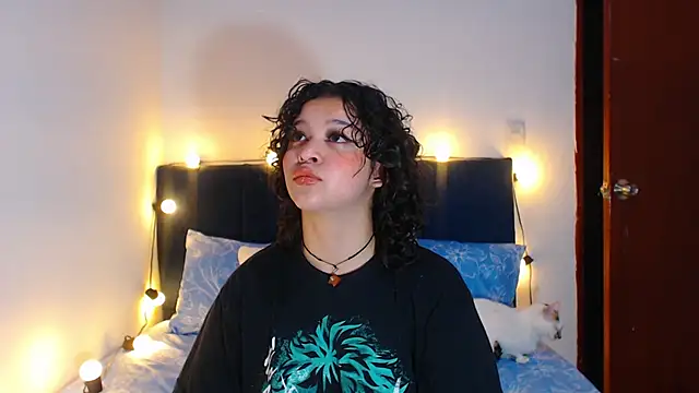 Snapshot of Bitsy_Messy chatting on July 21, 2026, 1:08 am Bitsy Messy online show from July 21, 2026, 1:08 am
