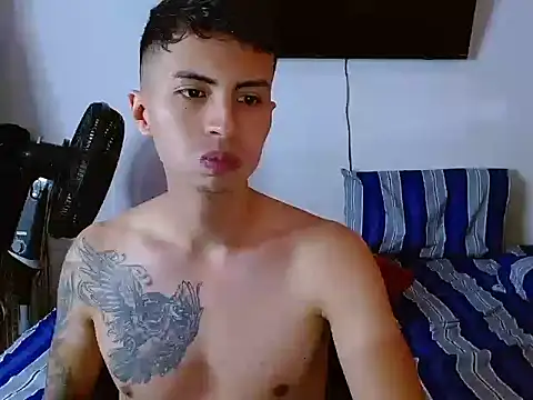 Snapshot of Velk_hot chatting on July 6, 2026, 12:35 pm Velk hot online show from July 6, 2026, 12:35 pm